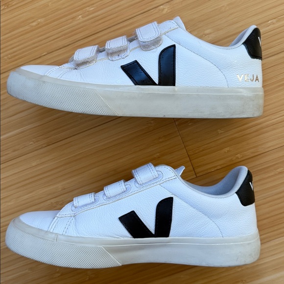 Veja ‘Recife’ Velcro sneakers in Very White and Black, size 6 - Picture 6 of 15
